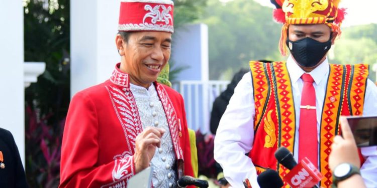 Presiden Joko Widodo Kenakan Baju Adat Buton pada HUT ke-77 Kemerdekaan RI